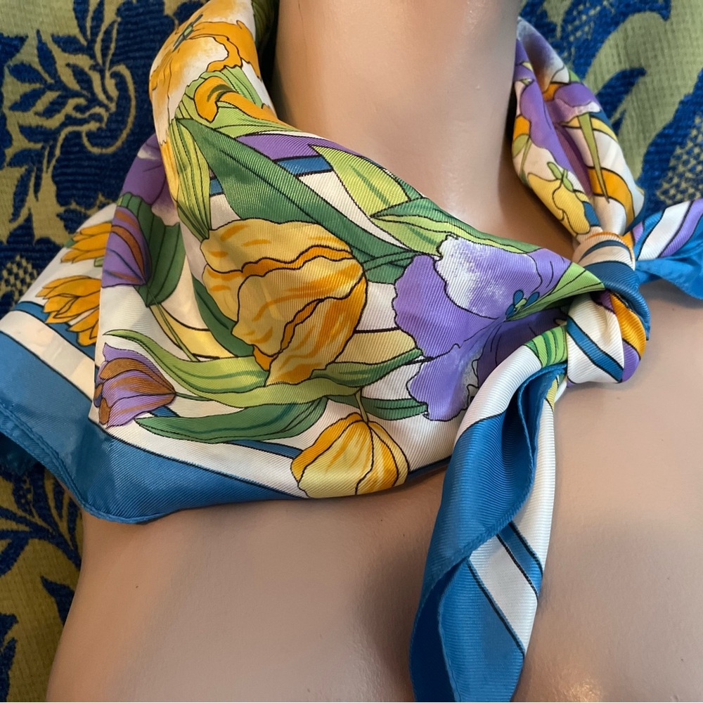 Cellulose floral scarf